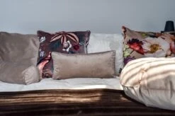 MADISON HOME SIERKUSSEN LONDON TAUPE 60X30CM -Madison 1200x798 1