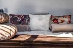 Madison Sierkussen 60x60 Cm Sofia Beige -Madison 1200x798 3