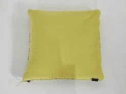 Madison Sierkussen 50x50/125x160 Met Extra Plaid Suus -Madison 1200x900 1